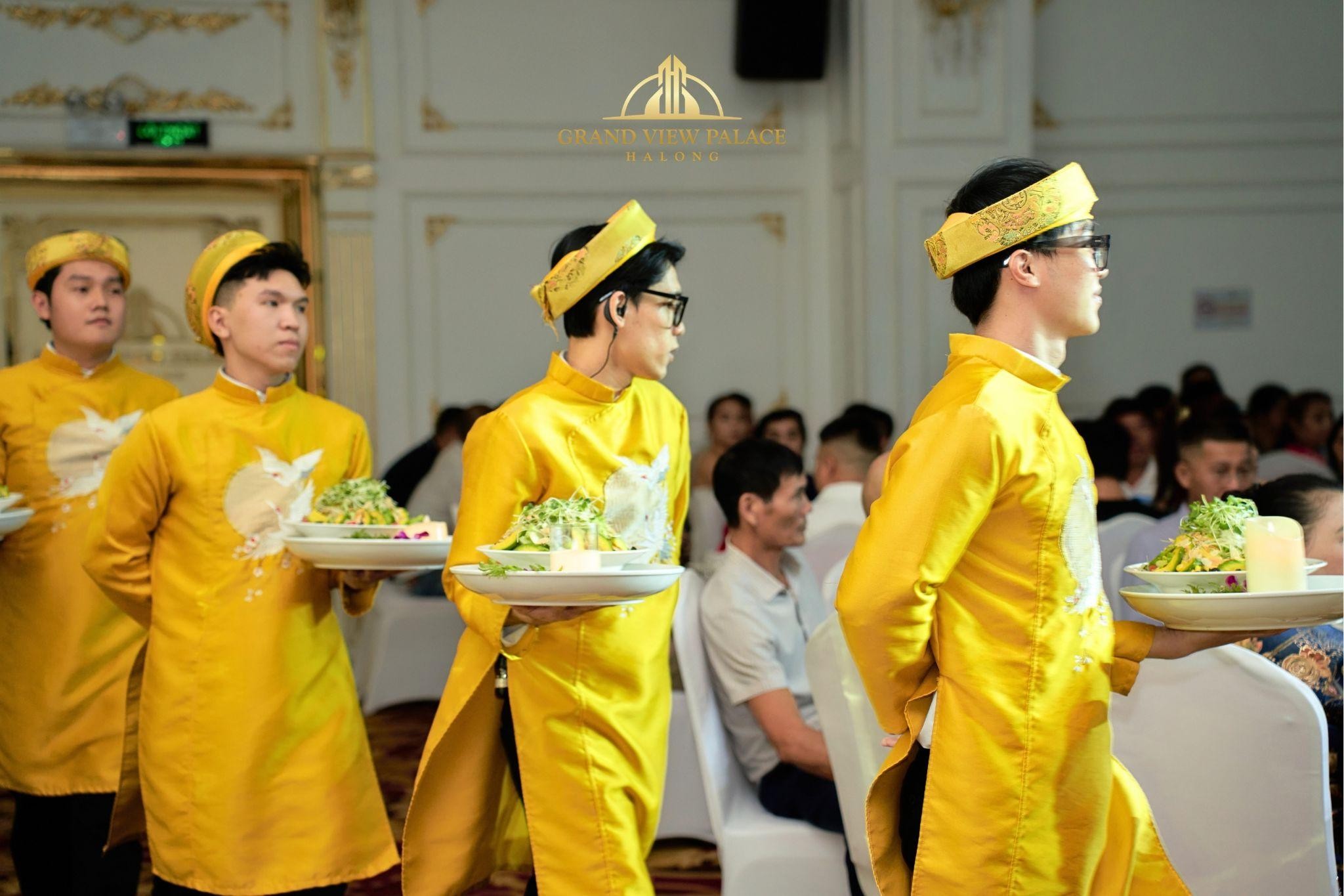 tiec cuoi ha long.jpg