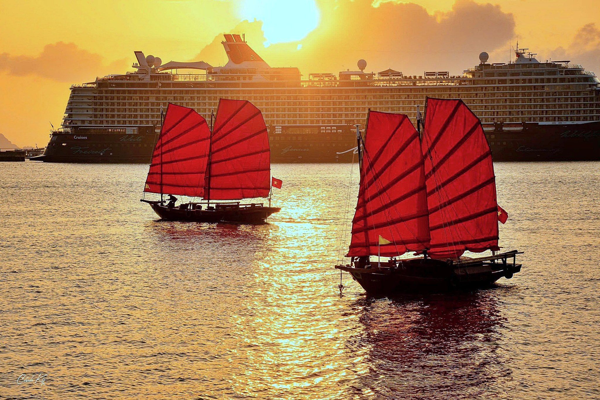 thuyen buom ha long.png